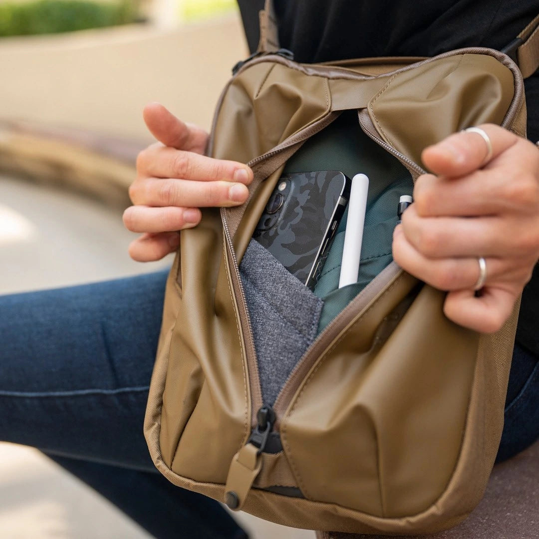 スマホの液晶を傷から守る、フロントポケット