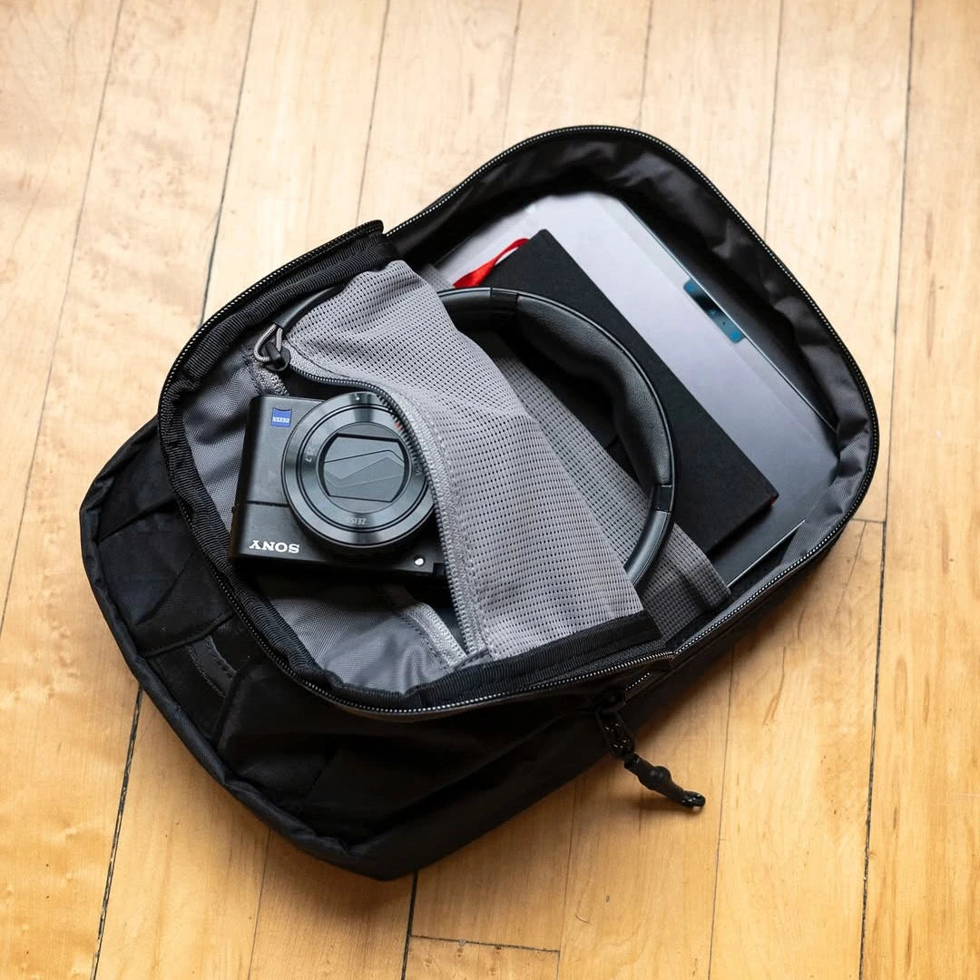 内部ポケット＆タブレットスリーブ