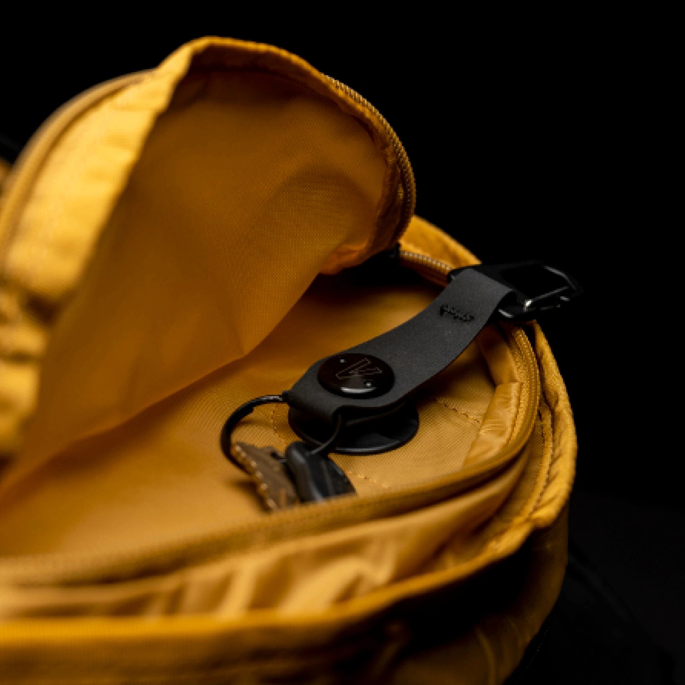 別売りのHT Key Clipを装着できます。