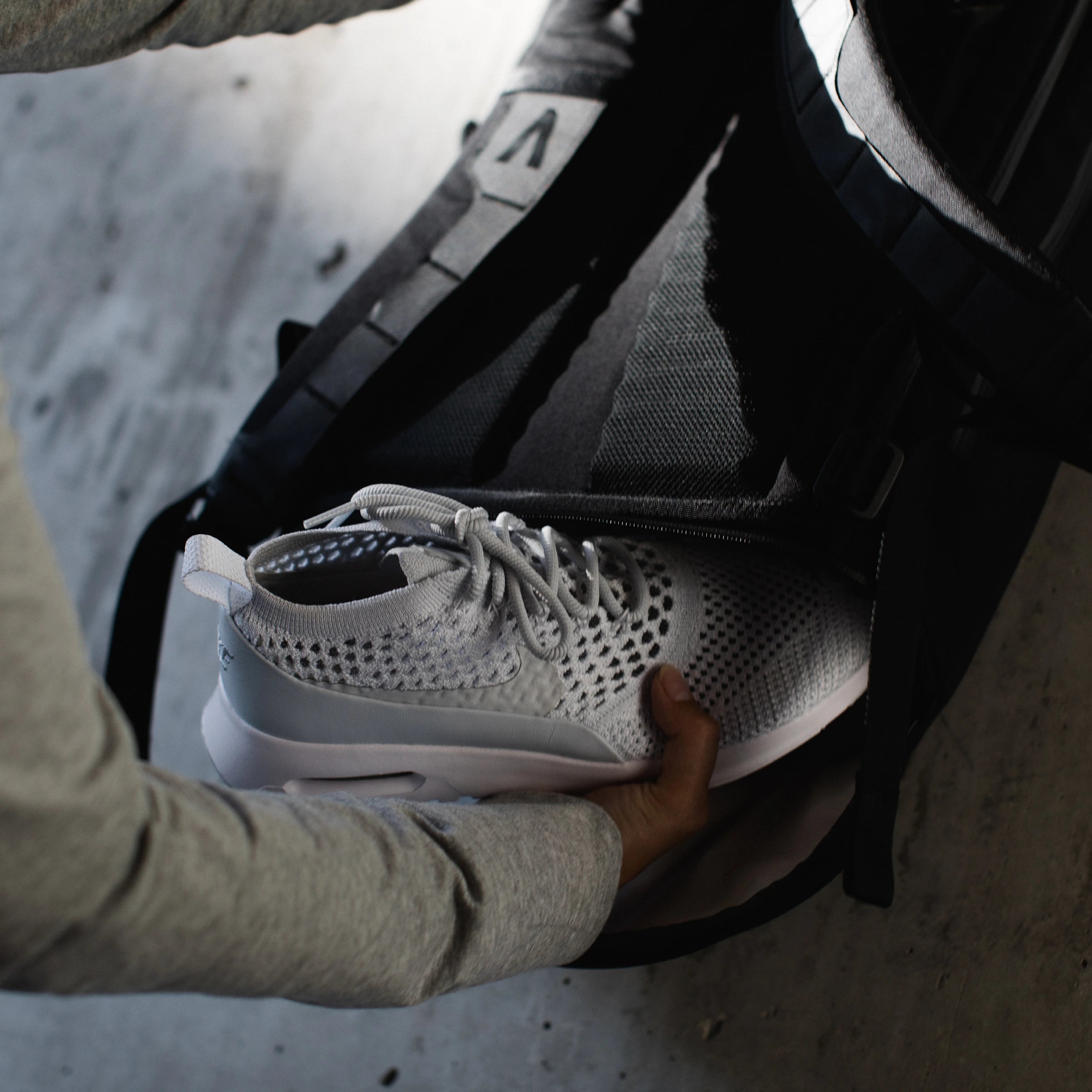 スニーカー用コンパートメント