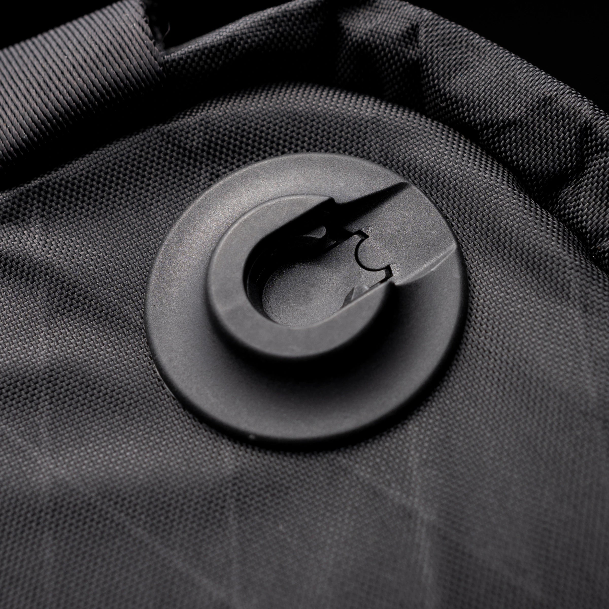 マグドックでバックパック内部に装着