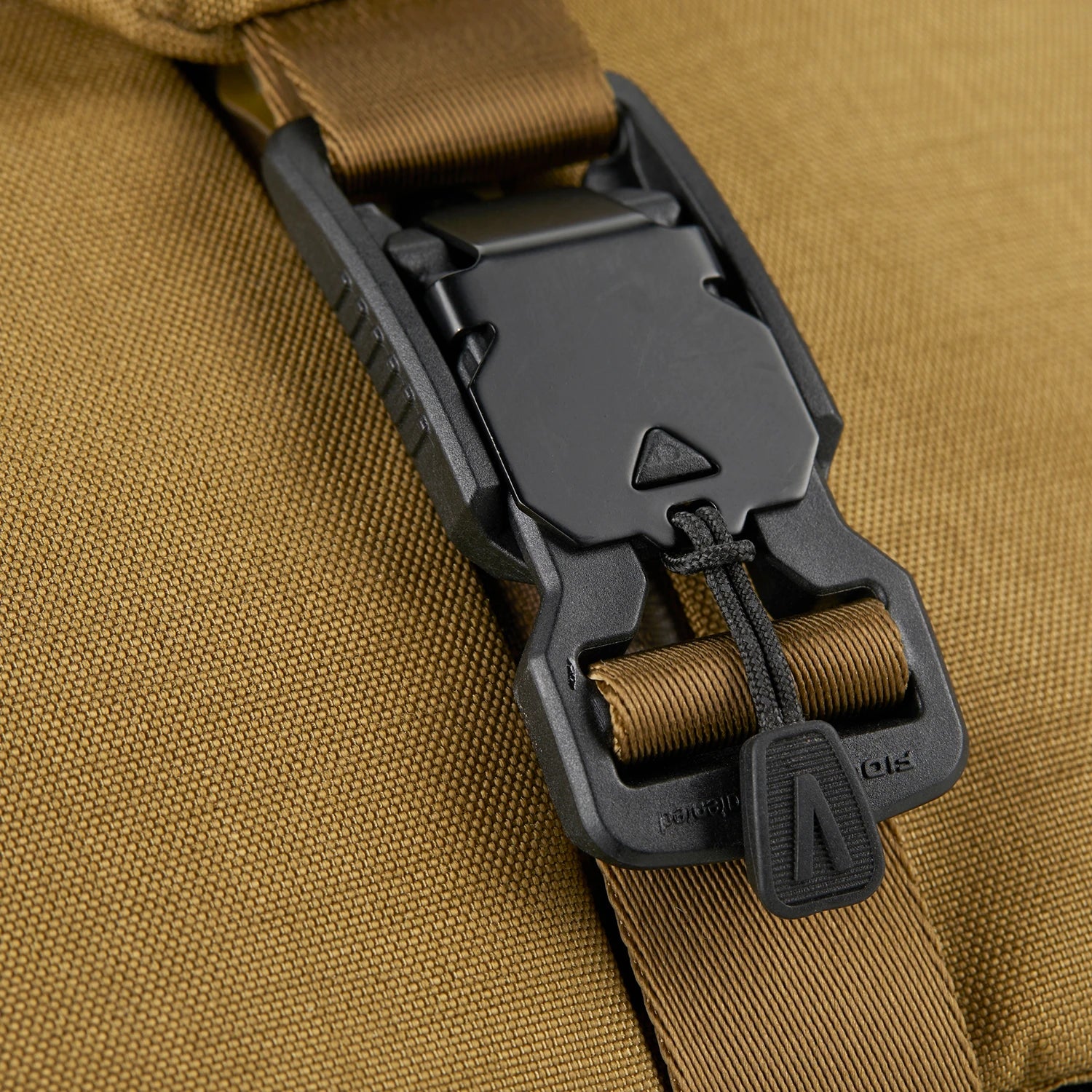 Fidlock製バックルを使用